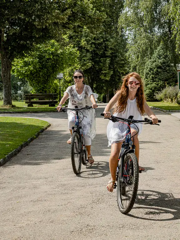 Radfahrer am Radweg in der Nähe des Hotels Ottenstein - Das Wohlfühlhotel