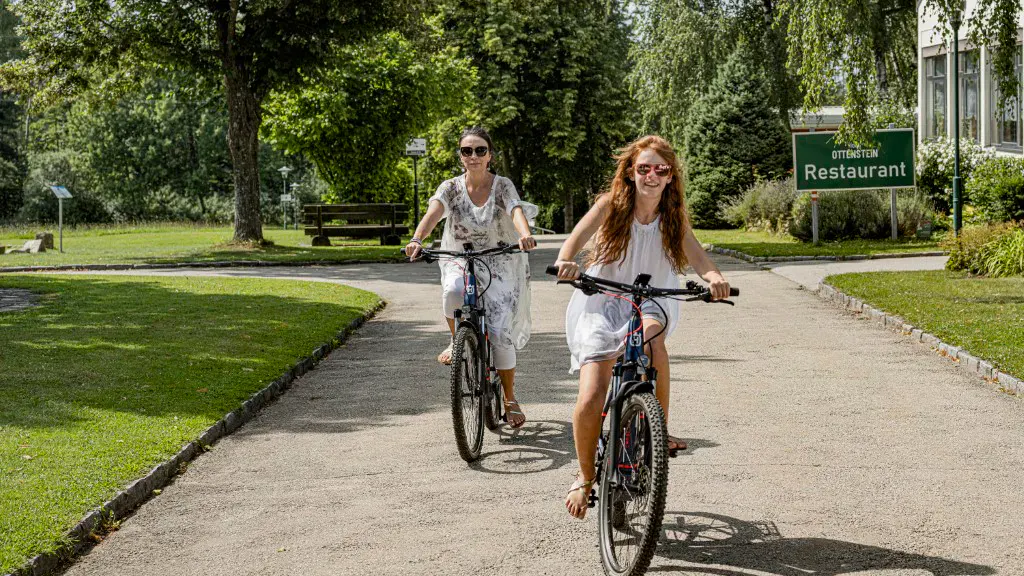 Radfahrer am Radweg in der Nähe des Hotels Ottenstein - Das Wohlfühlhotel