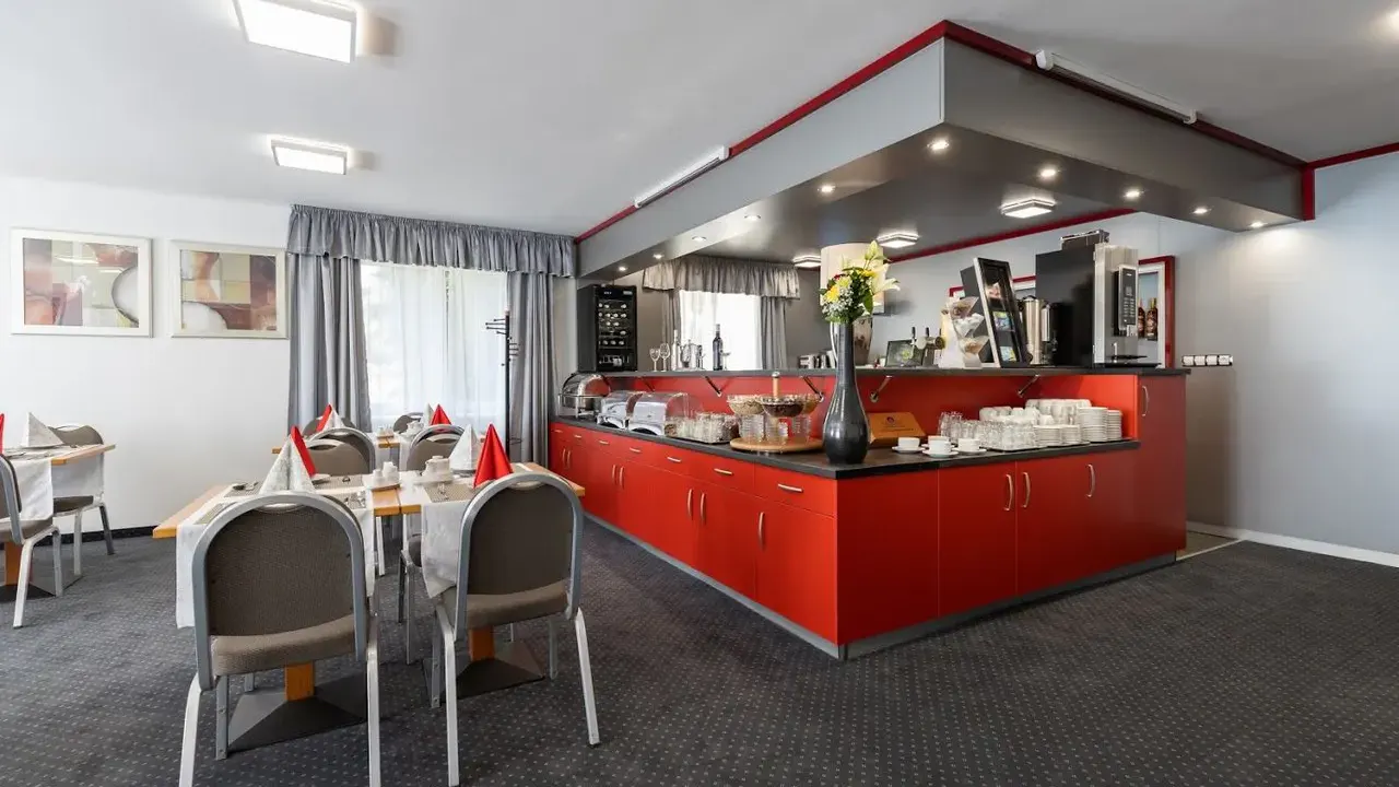 Hotel Subterra