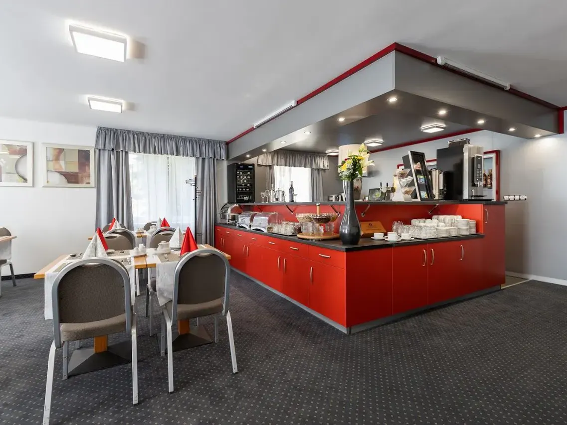 Hotel Subterra
