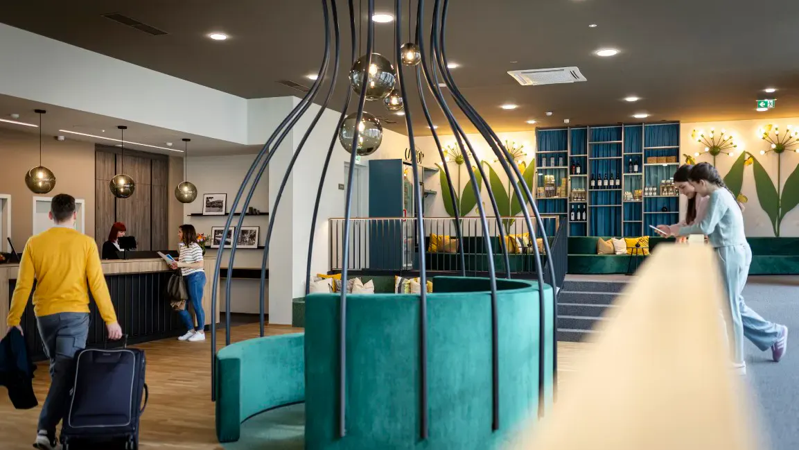 Rezeption und Lobby im JUFA Hotel Bad Radkersburg