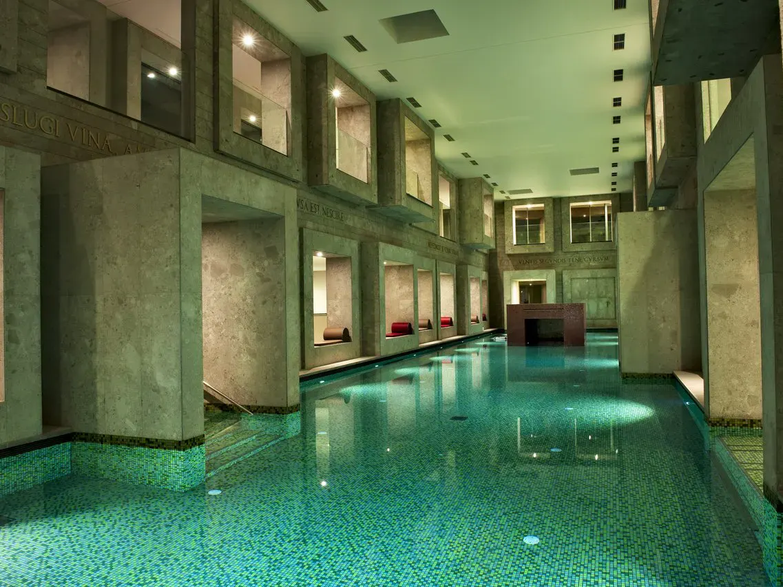 Innenpool im modernem Wellnessbereich im Rimske Terme Hotel Rimski dvor