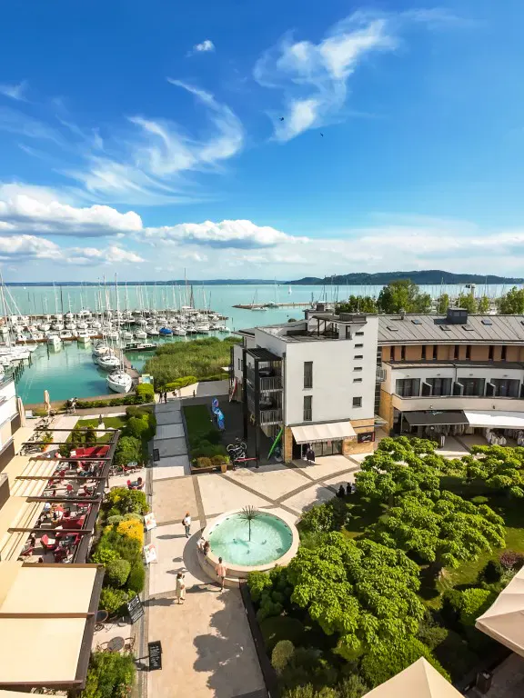 Aussenansicht Hotel Golden Lake Resort