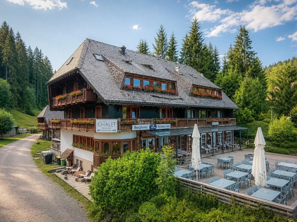 Aussenansicht des Berghotels Kräuterchalet