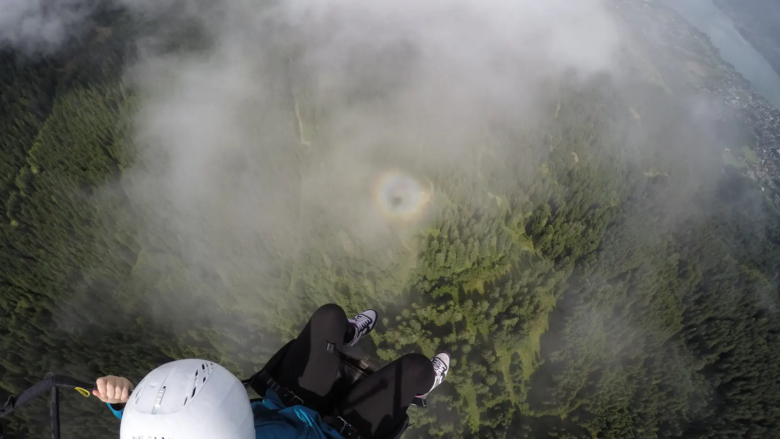 Über dem Nebel mit dem Halo