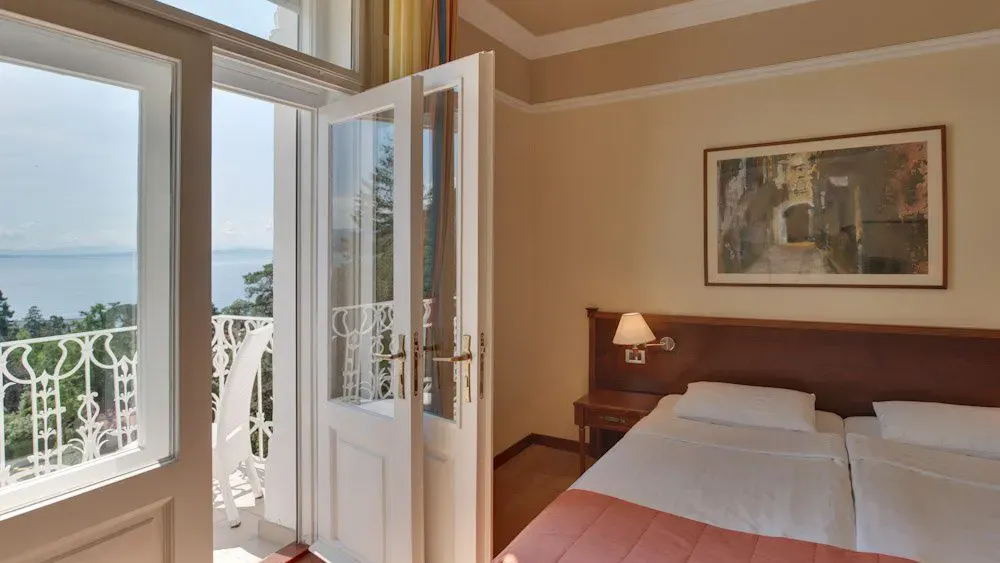 Doppelzimmer mit Balkon im Hotel Bristol Opatija