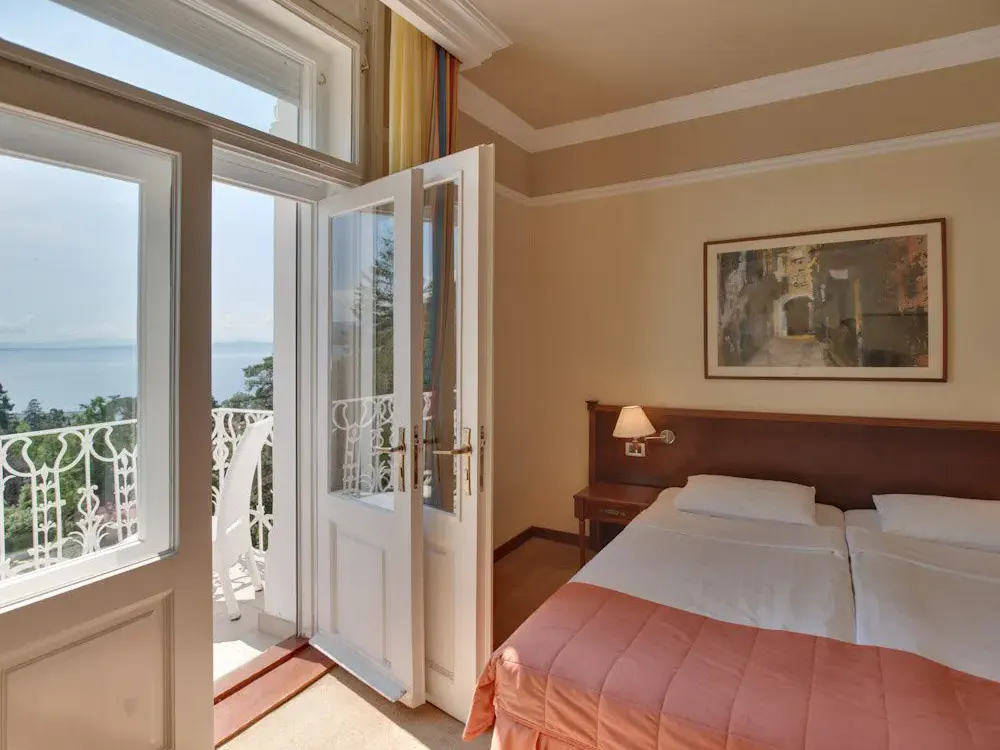 Doppelzimmer mit Balkon im Hotel Bristol Opatija