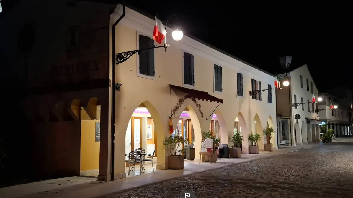 Aussenansicht des Hotels Patriarca in Abendstimmung