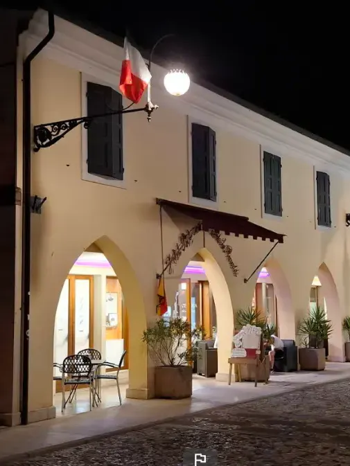 Aussenansicht des Hotels Patriarca in Abendstimmung