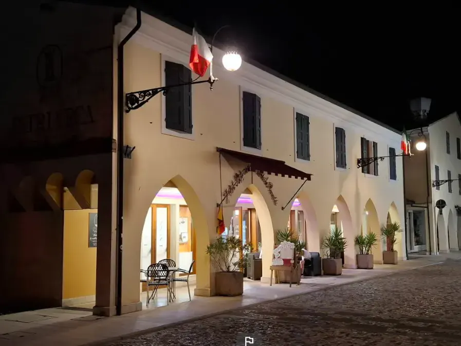 Aussenansicht des Hotels Patriarca in Abendstimmung