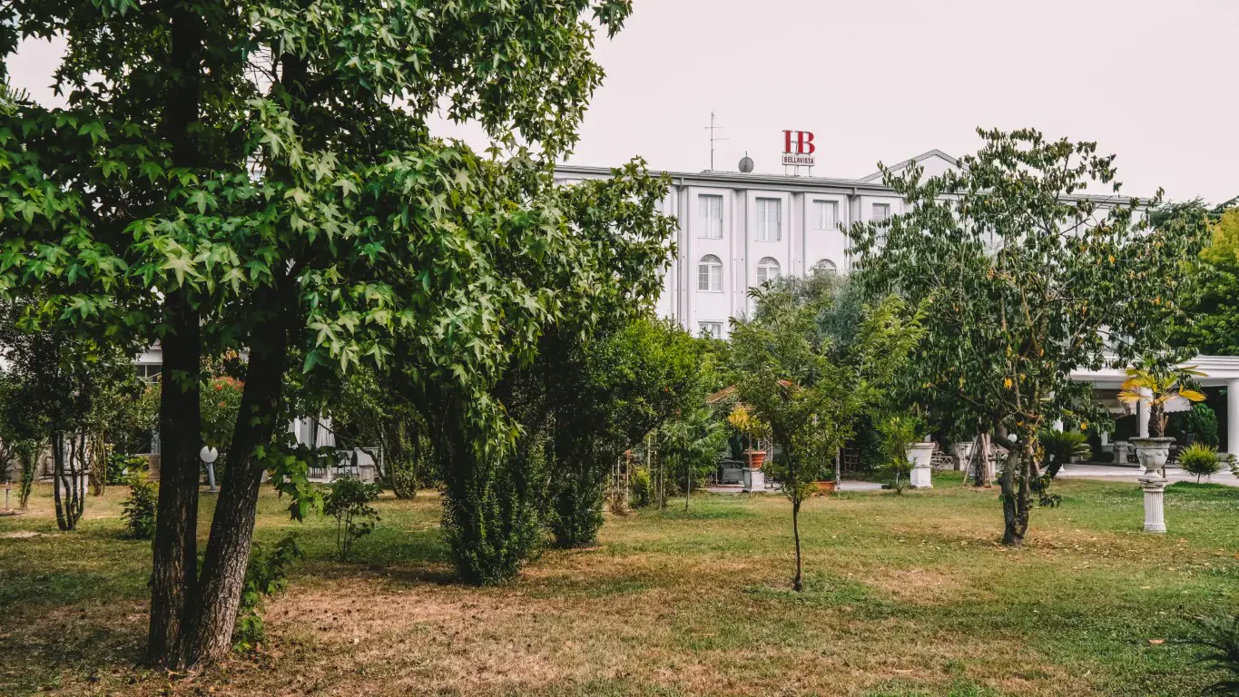 Aussenansicht mit Garten des Hotels Bellavista Terme