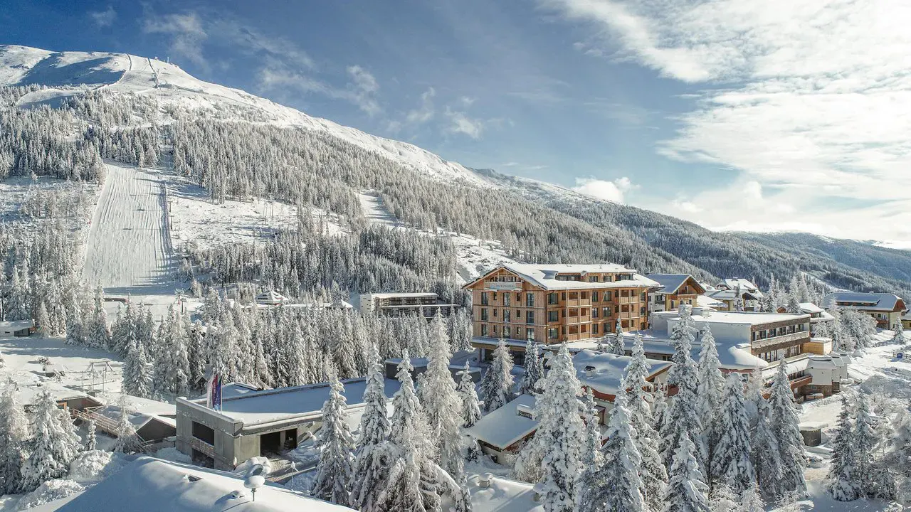 Hotelansicht im Winter vom Hotel Das KATSCHBERG