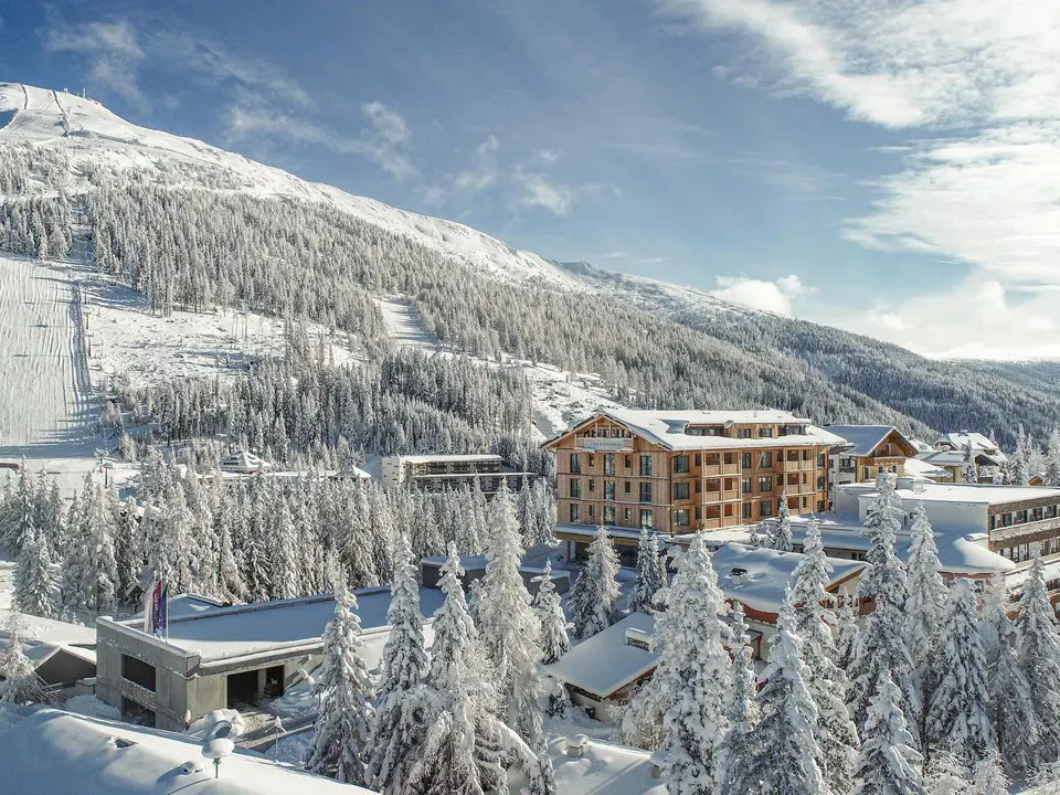 Hotelansicht im Winter vom Hotel Das KATSCHBERG