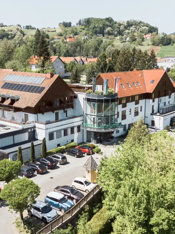Aussenansicht Kuschlehotel Loipersdorf von oben