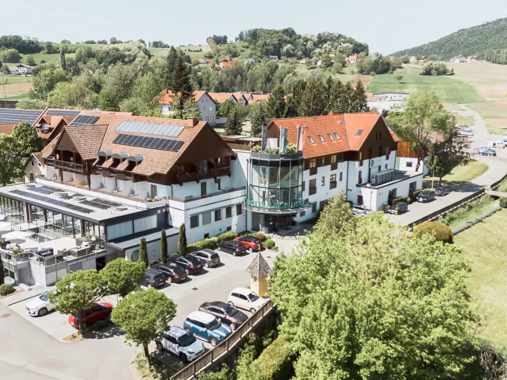 Aussenansicht Kuschlehotel Loipersdorf von oben