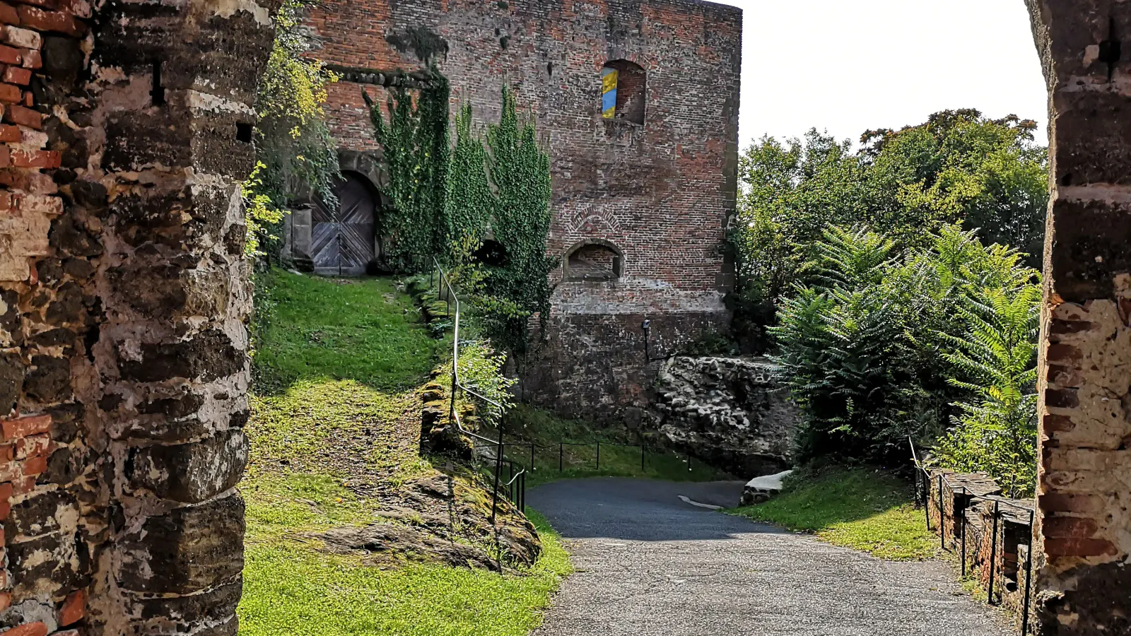 Burg Güssing Blick Burghof
