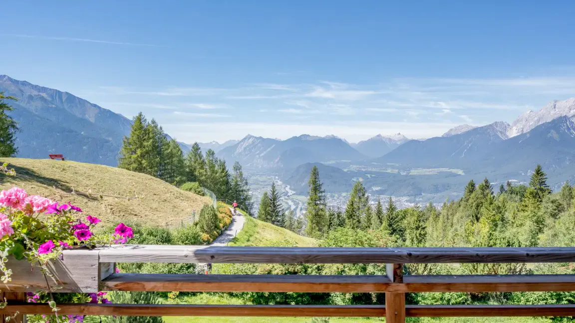 Bilck von der Terrasse des Inntalerhofes in das Inntal