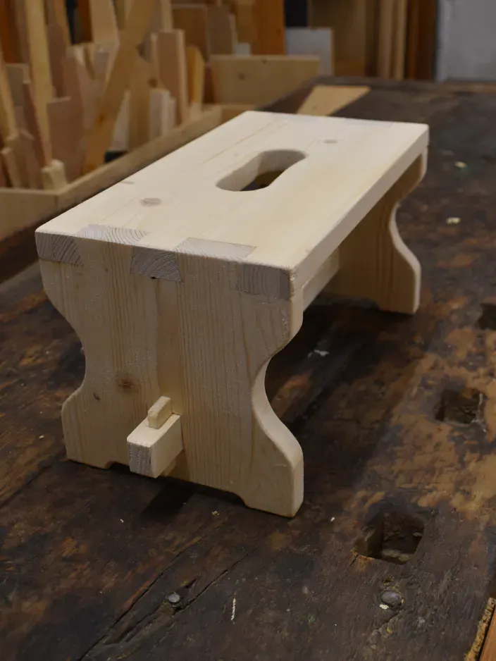 Selbstgebauter Schemel aus Fichtenholz