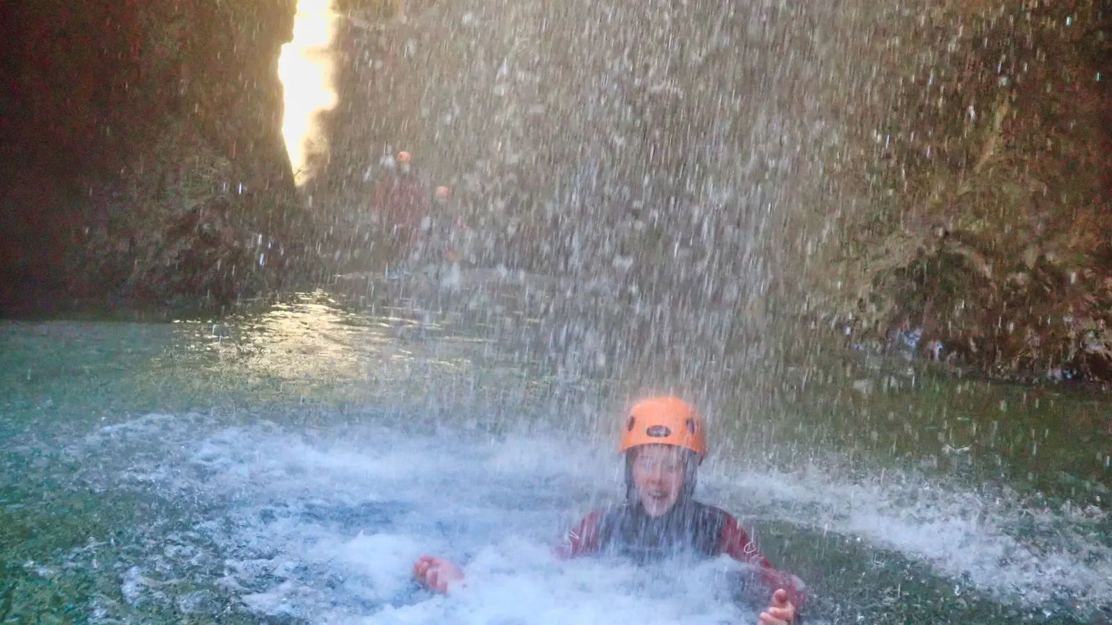 Strub unter Wasserfall1