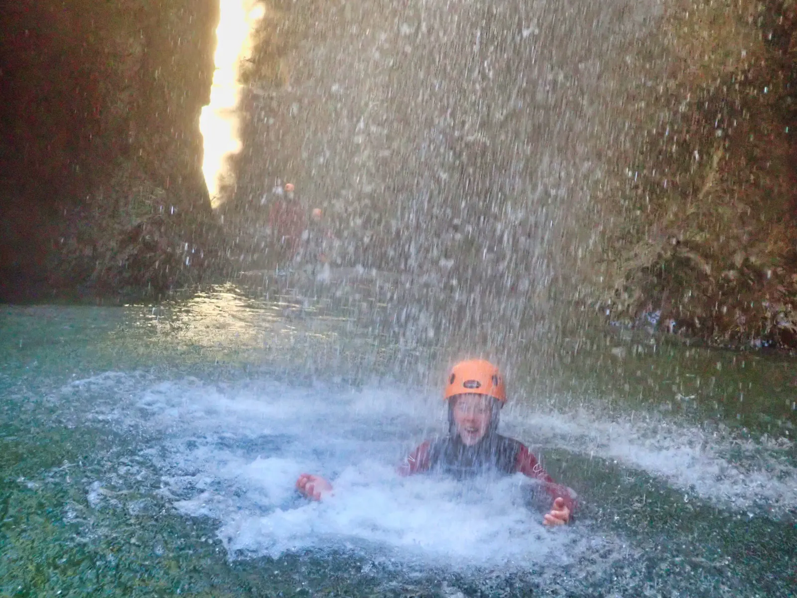 Strub unter Wasserfall1