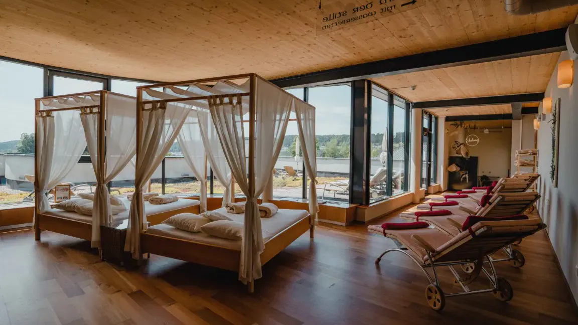 Wellnessbereich mit Ruheraum im Vitalreich des Garten-Hotels Ochensberger