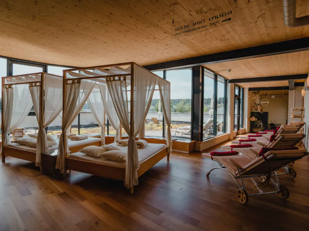 Wellnessbereich mit Ruheraum im Vitalreich des Garten-Hotels Ochensberger