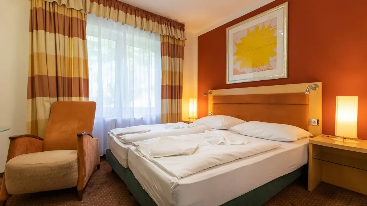 Hotel Subterra