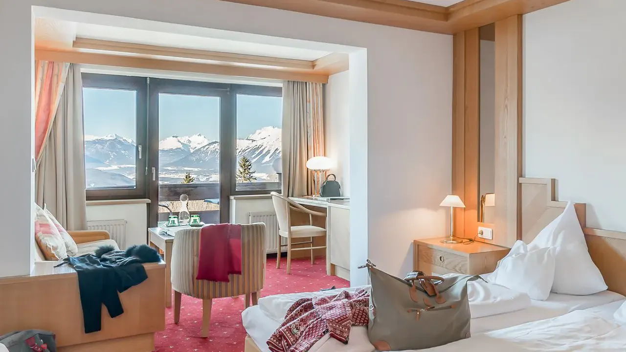 Beispiel eines Doppelzimmers mit Balkon im Inntalerhof DAS Panoramahotel