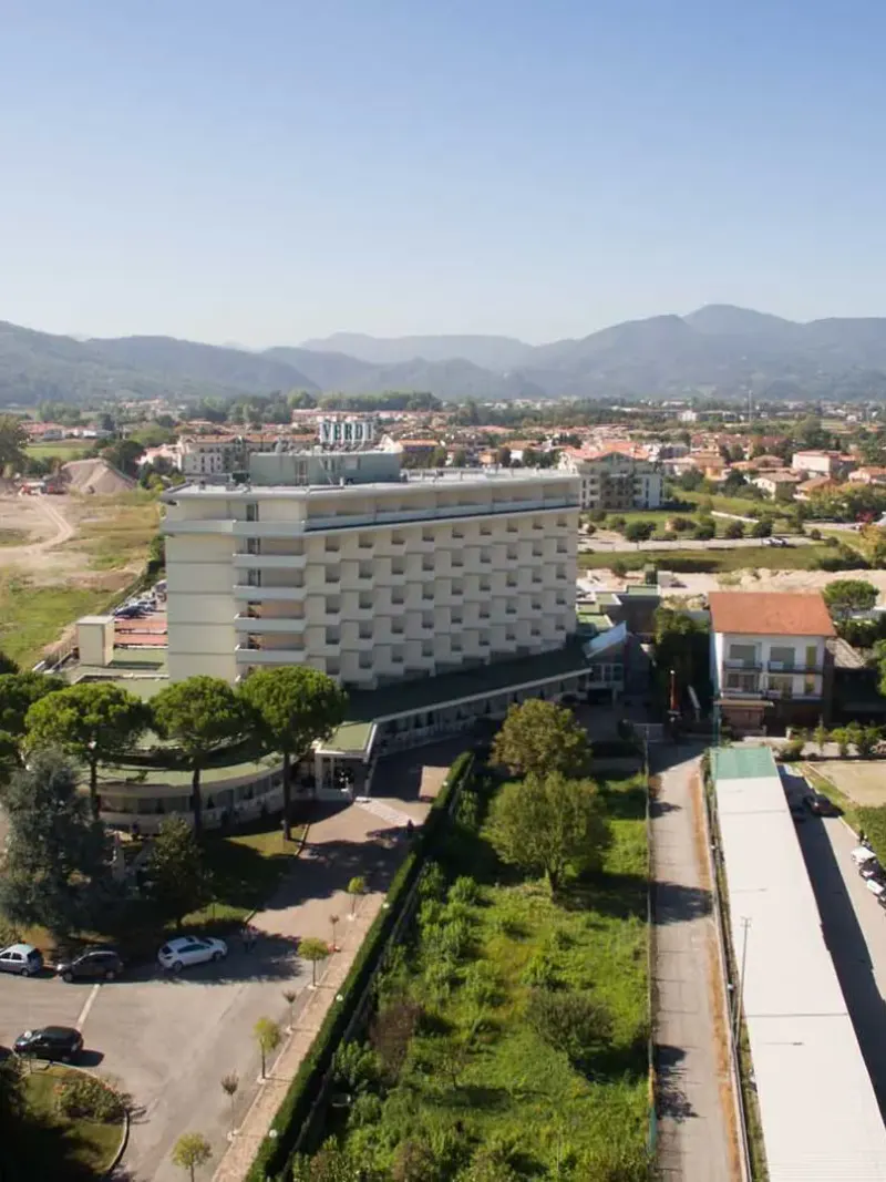 Luftbild über das Hotel Terme Abano Verdi und seine Umgebung