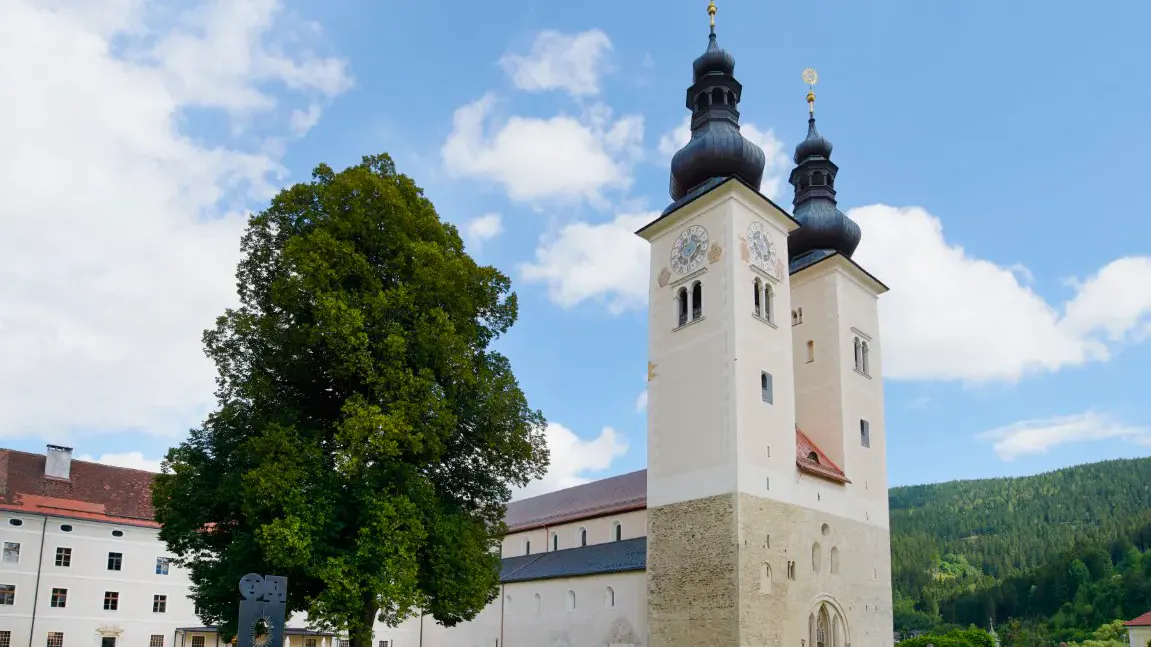 Aussenansicht des Hotels JUFA Stift Gurk