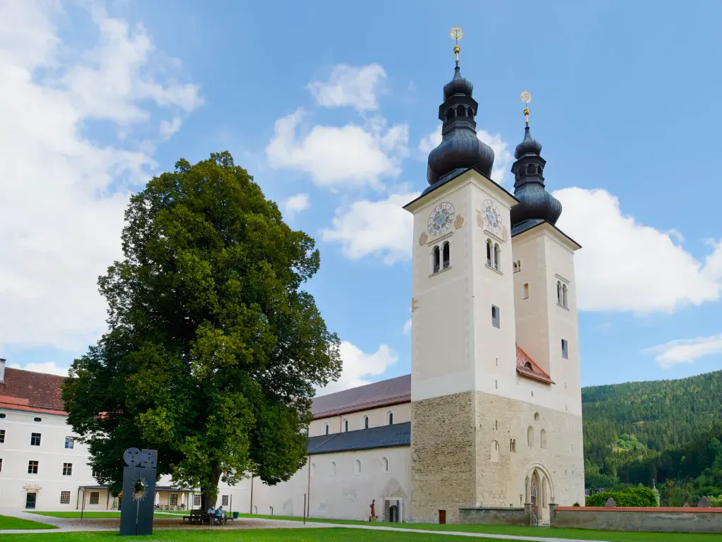 Aussenansicht des Hotels JUFA Stift Gurk