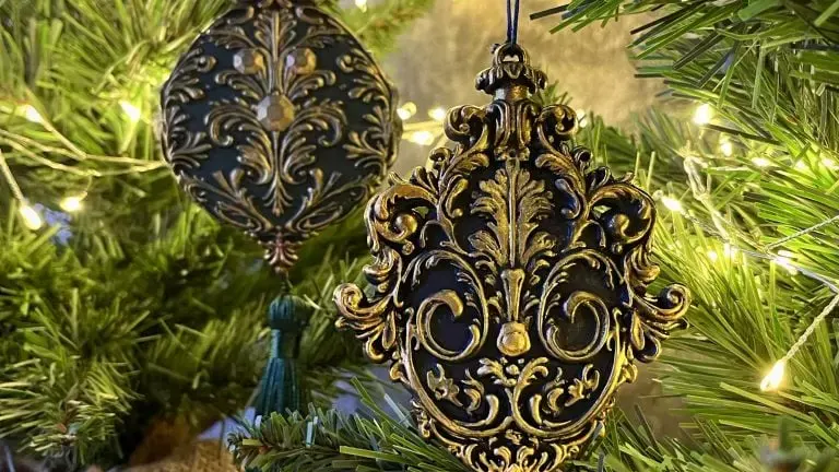 Weihnachtsschmuck gießen und bemalen
