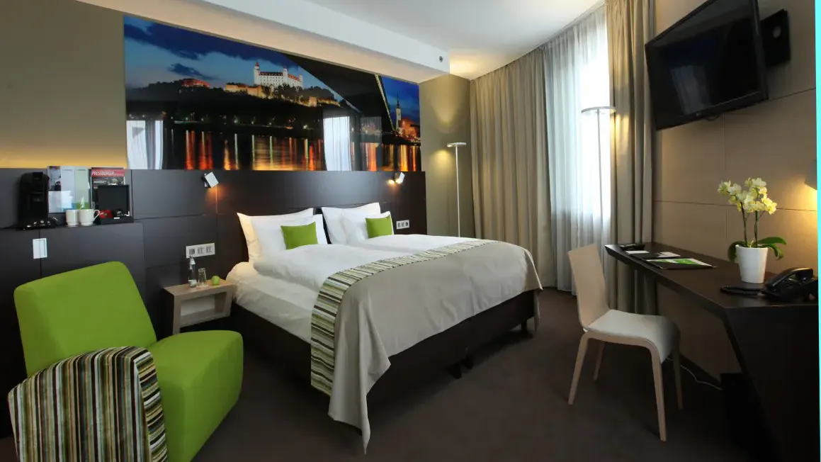 Modern eingerichtetes Doppelzimmer im Lindner Hotel Bratislava