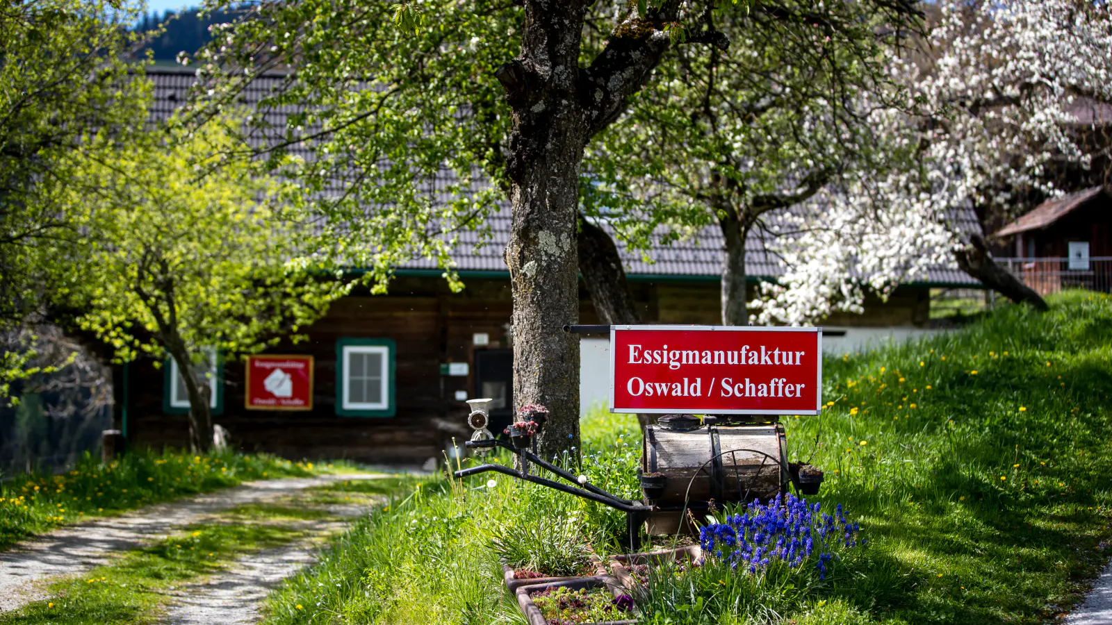 Blick auf die Essigmanufaktur, ein altes Bauernhaus aus dem Jahr 1799
