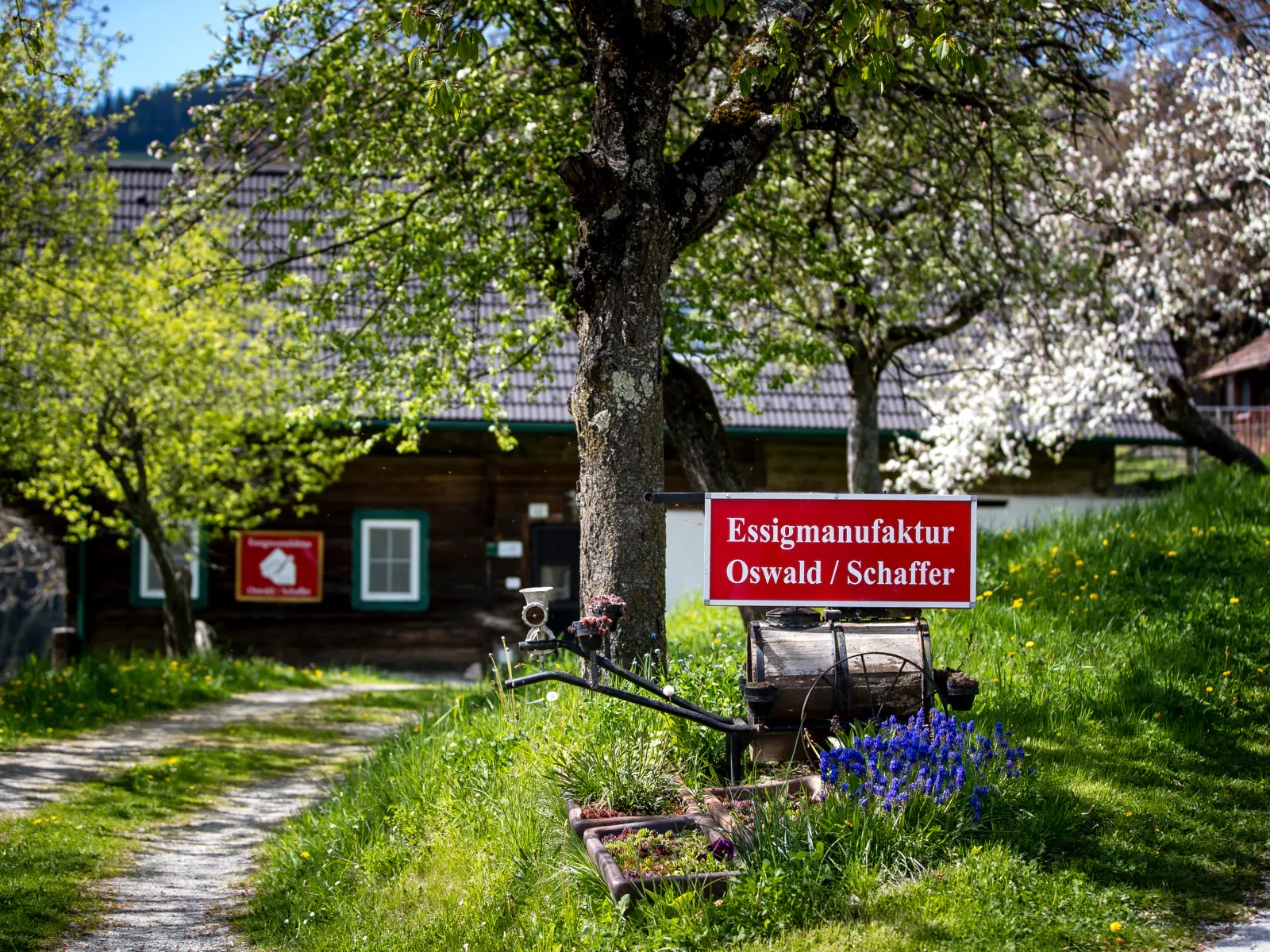 Blick auf die Essigmanufaktur, ein altes Bauernhaus aus dem Jahr 1799