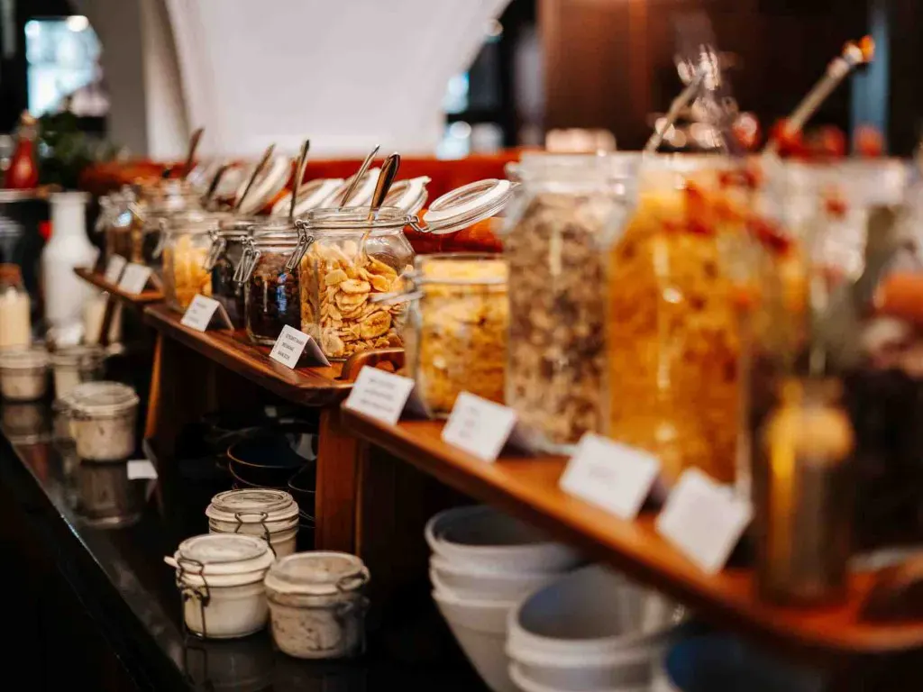 Müsli beim Frühstücksbuffet im Hotel Palais 26