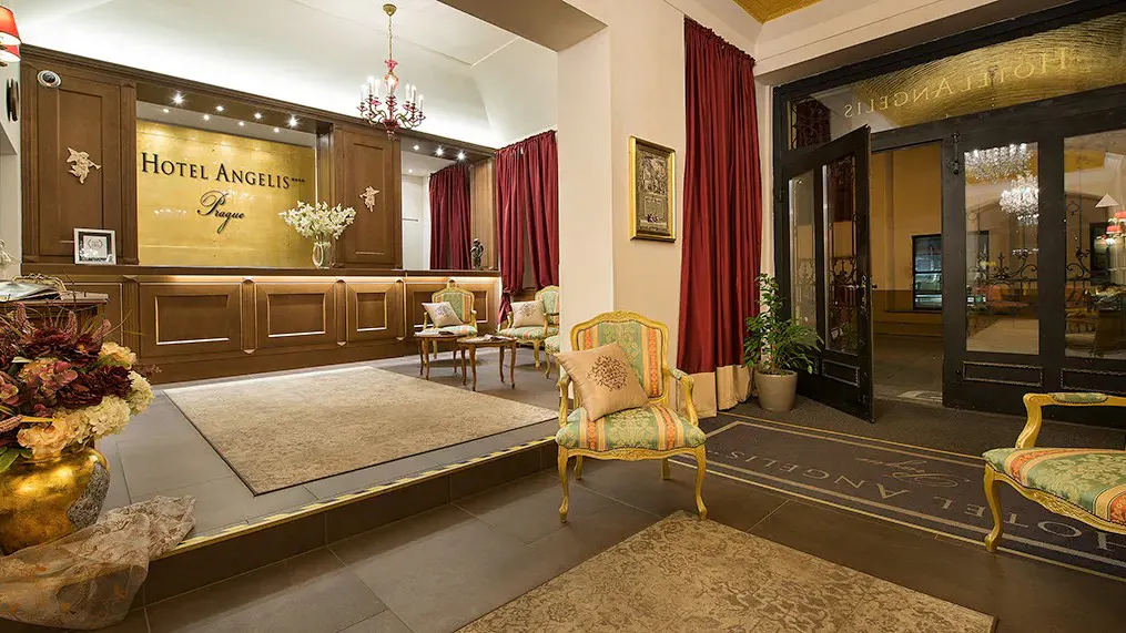 Empfang und Rezeption im Hotel Angelis