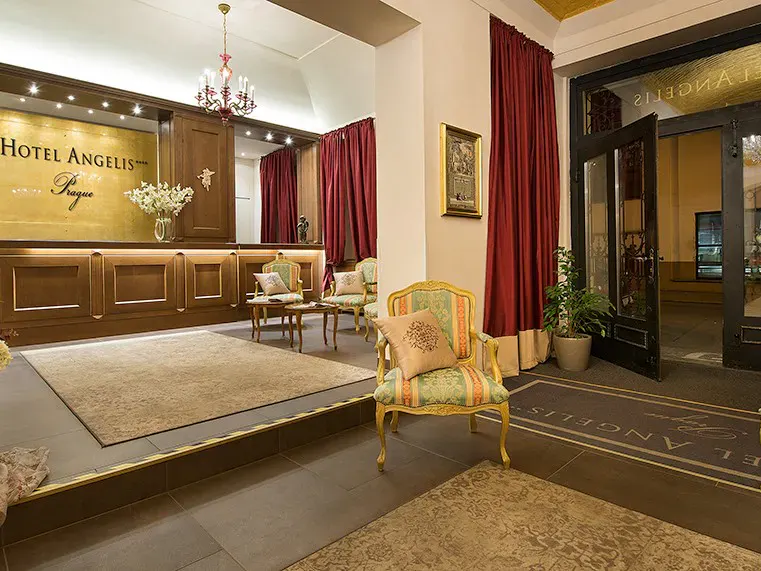 Empfang und Rezeption im Hotel Angelis