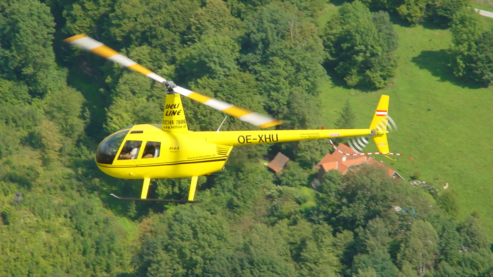 Hubschrauber fliegend