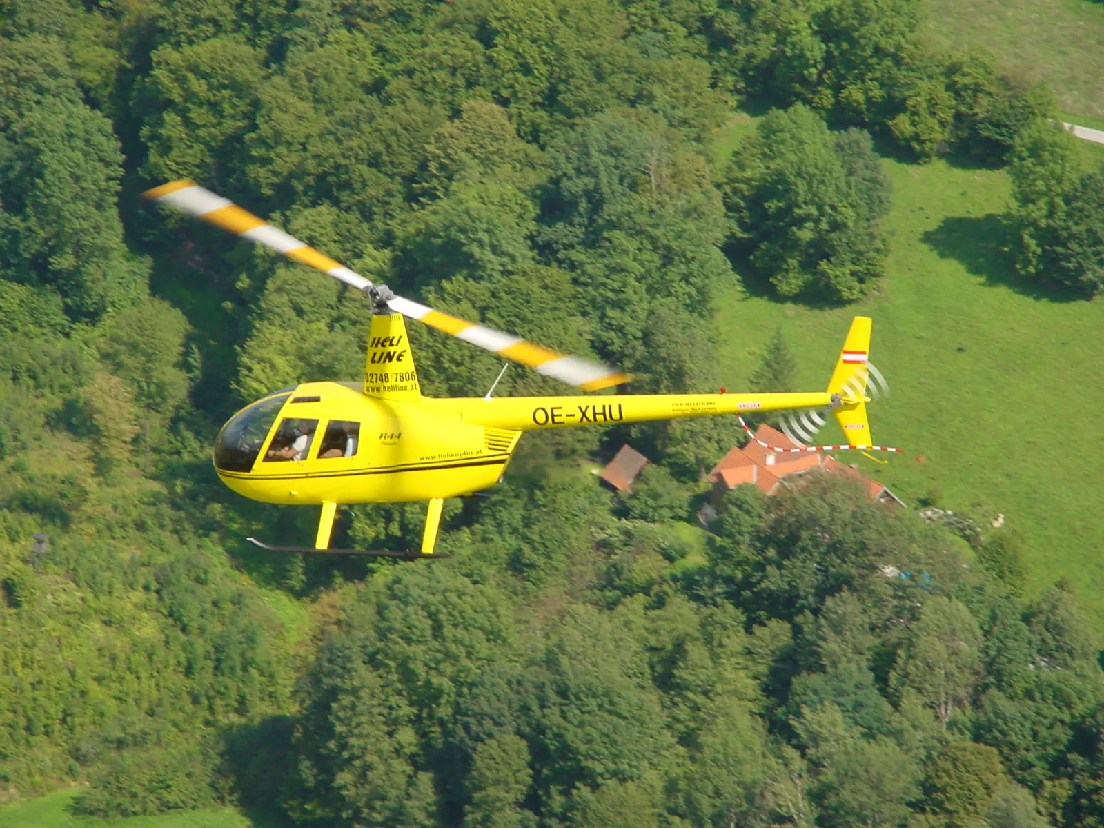 Hubschrauber fliegend
