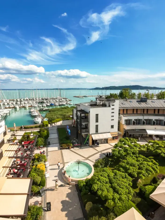 Aussenansicht Hotel Golden Lake Resort