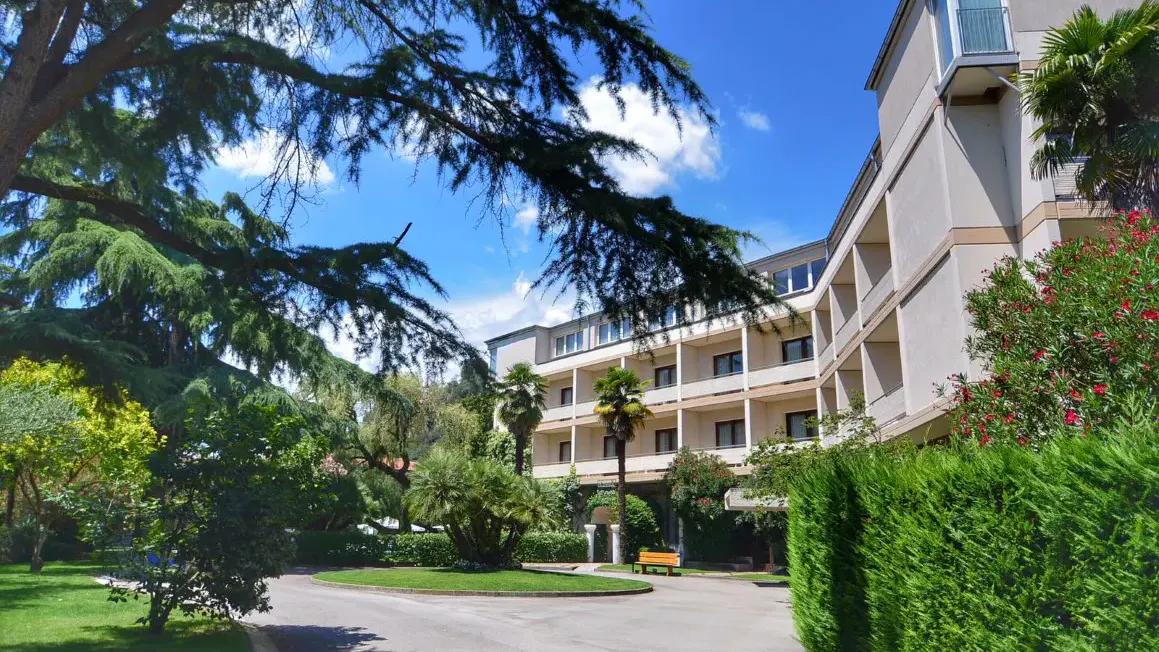 Aussenansicht Ankunftsbereich Hotel Blue Dream