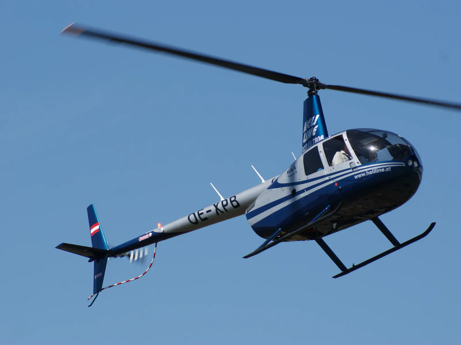 Helikopter Blau in der Luft