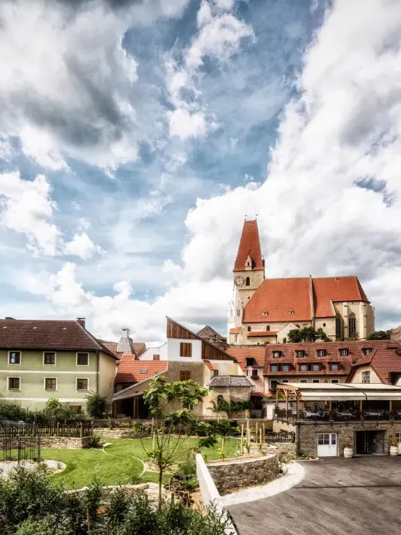 Aussenansicht und Blick über Weißenkirchen