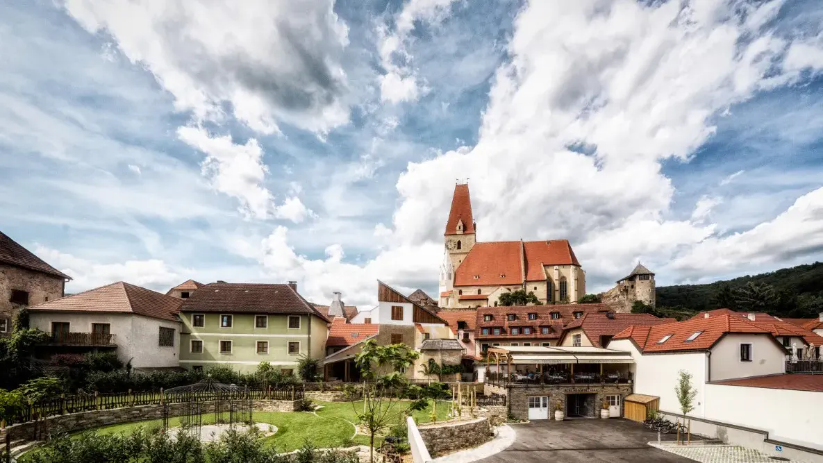 Aussenansicht und Blick über Weißenkirchen