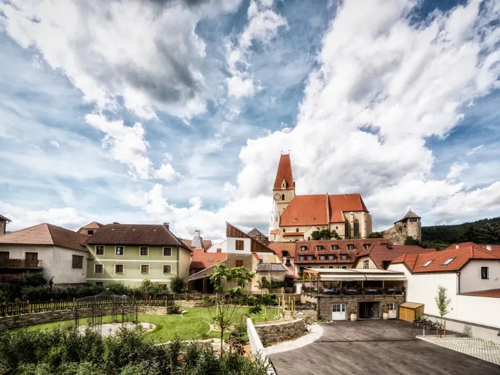 Aussenansicht und Blick über Weißenkirchen