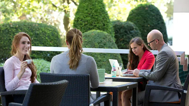 Blick auf die Terrasse im Central Hotel Eschborn