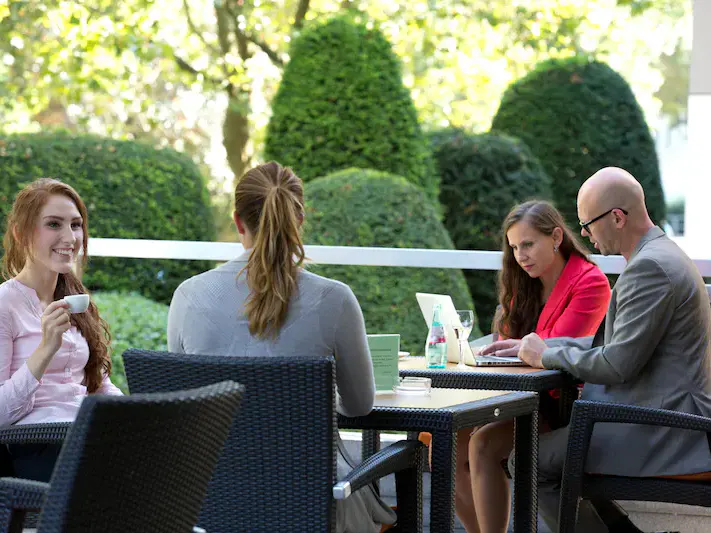 Blick auf die Terrasse im Central Hotel Eschborn