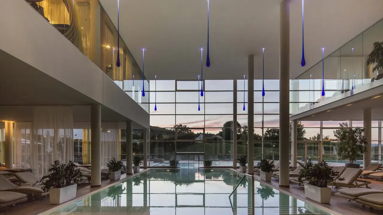 Indoor Schwimmbad im Spabereich des SPA Resorts Styria