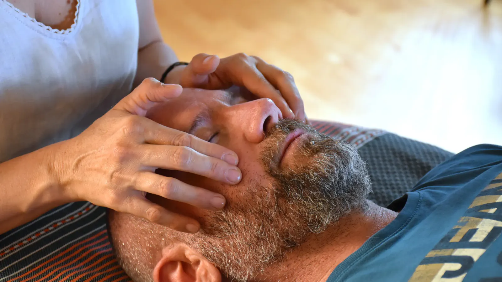 Sanfte Berührungen für tiefe Entspannung, Regeneration und Ausgeglichenheit.